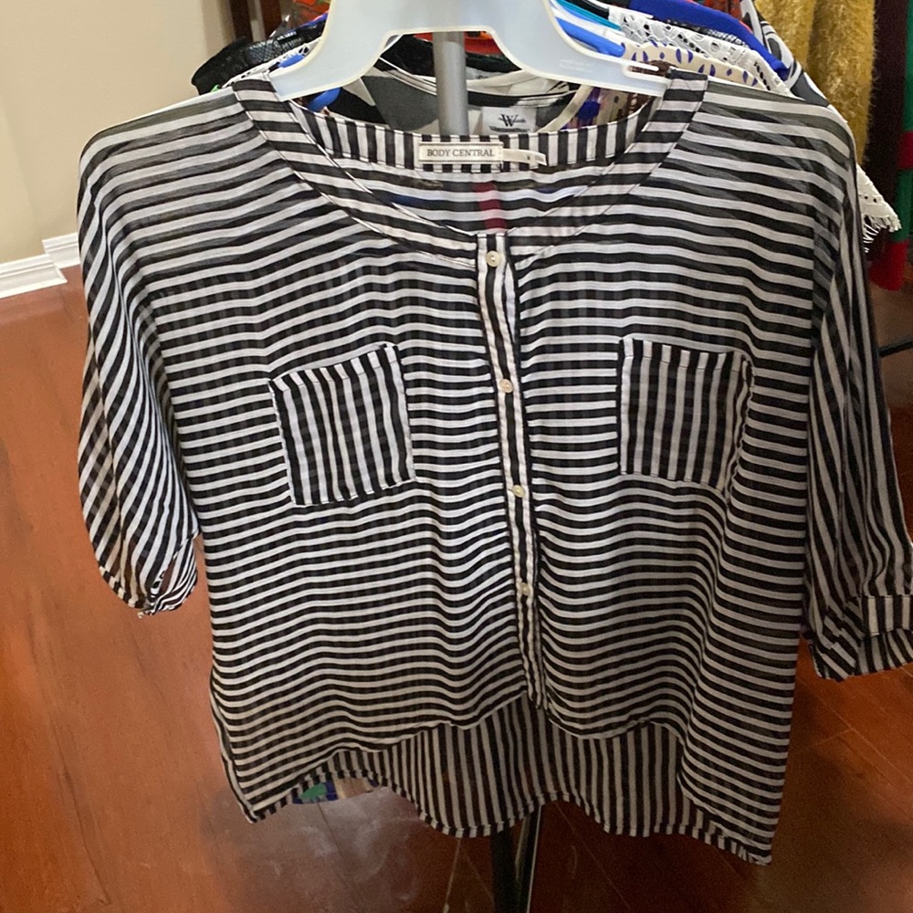 White and black striped cropped blouse